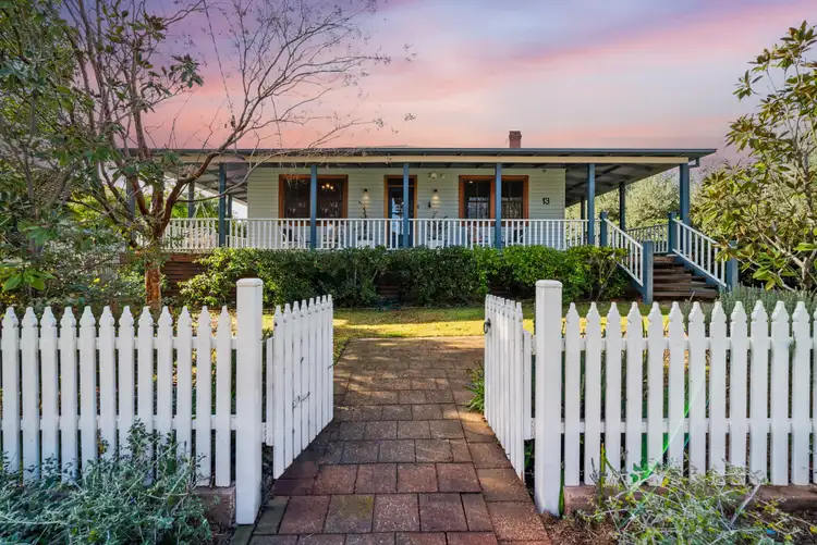 13 Hely Avenue, Turvey Park NSW 2650
