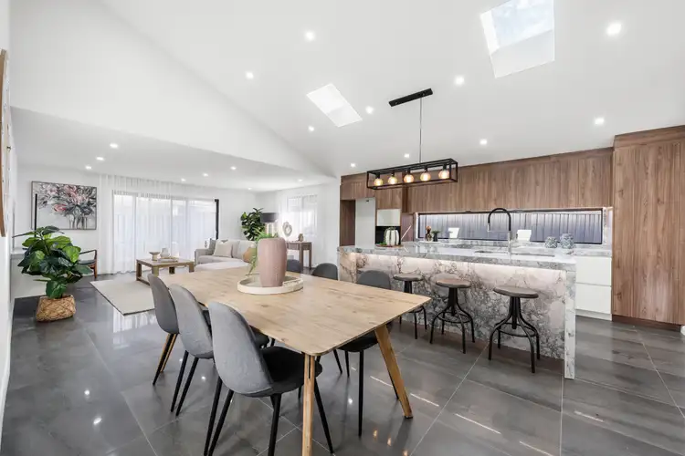 2 Walpole Close