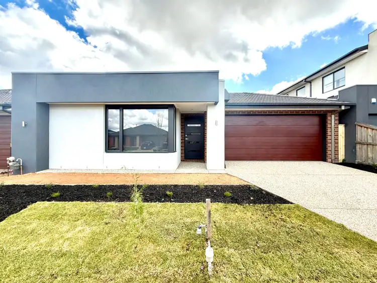 24 Juliete Street, Strathtulloh VIC 3338