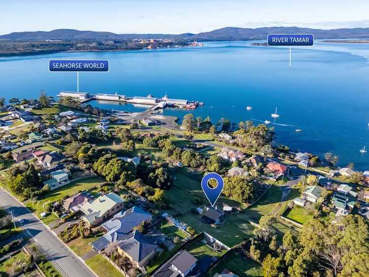4 Ross Street East, Beauty Point TAS 7270