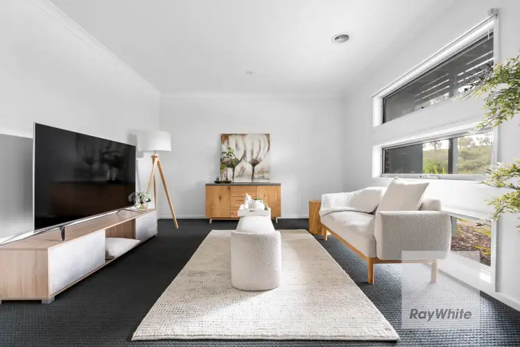 28 Greenhaven Gardens, South Morang VIC 3752