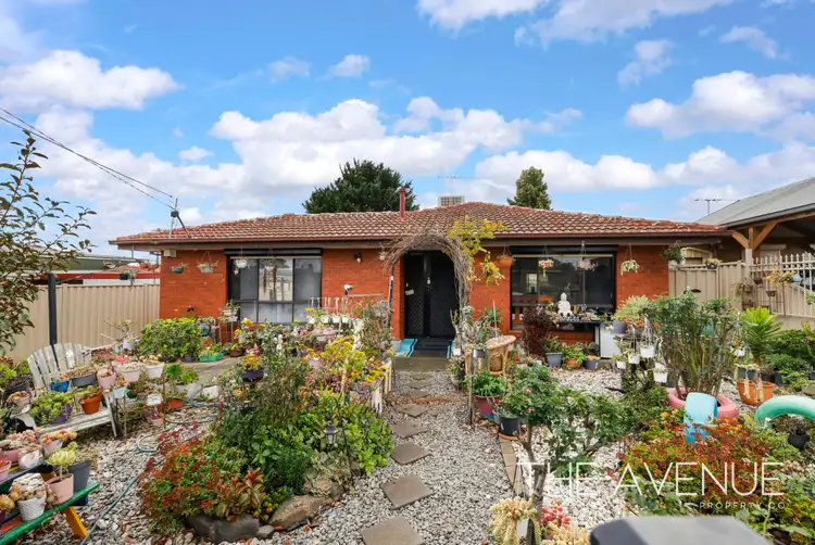 2 Falcon Walk, Kings Park VIC 3021