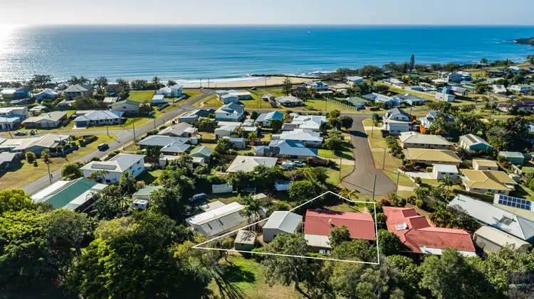 12 Simpson Street, Burnett Heads QLD 4670