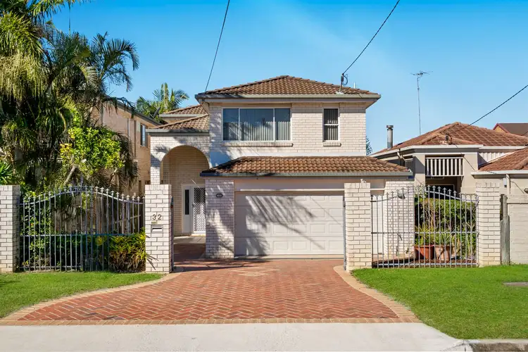 32 Landsborough Avenue, Scarborough QLD 4020