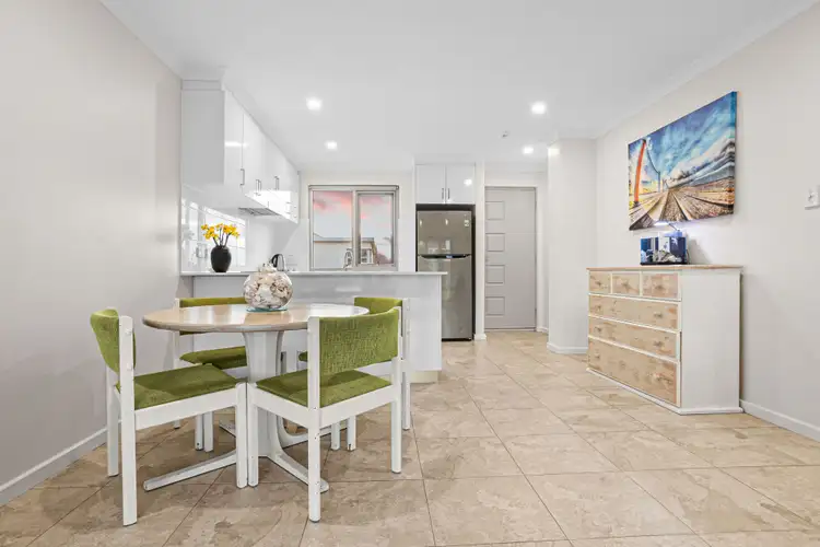 9/70 West Churchill Avenue, Lake Coogee WA 6166