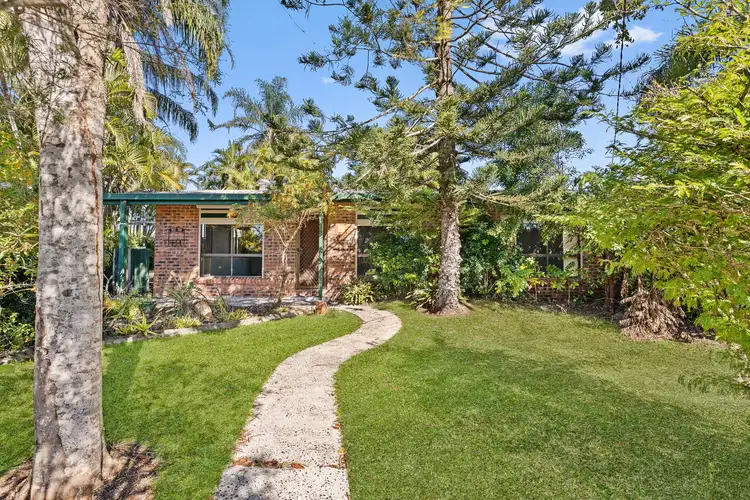 2 Heran Court, Urangan QLD 4655