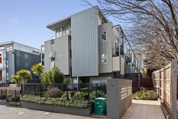 8 Bruce Street