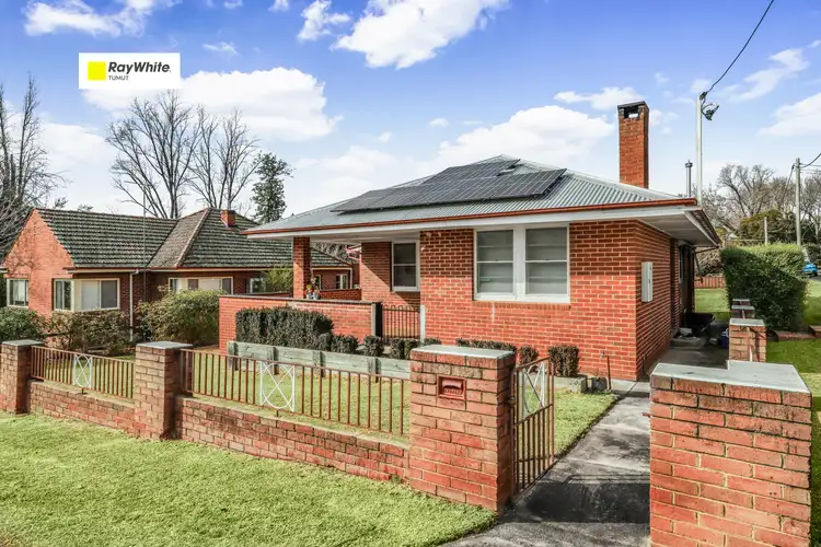 4 Robertson Street, Tumut NSW 2720