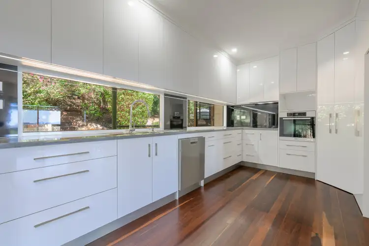10 Earls Court, Telina QLD 4680