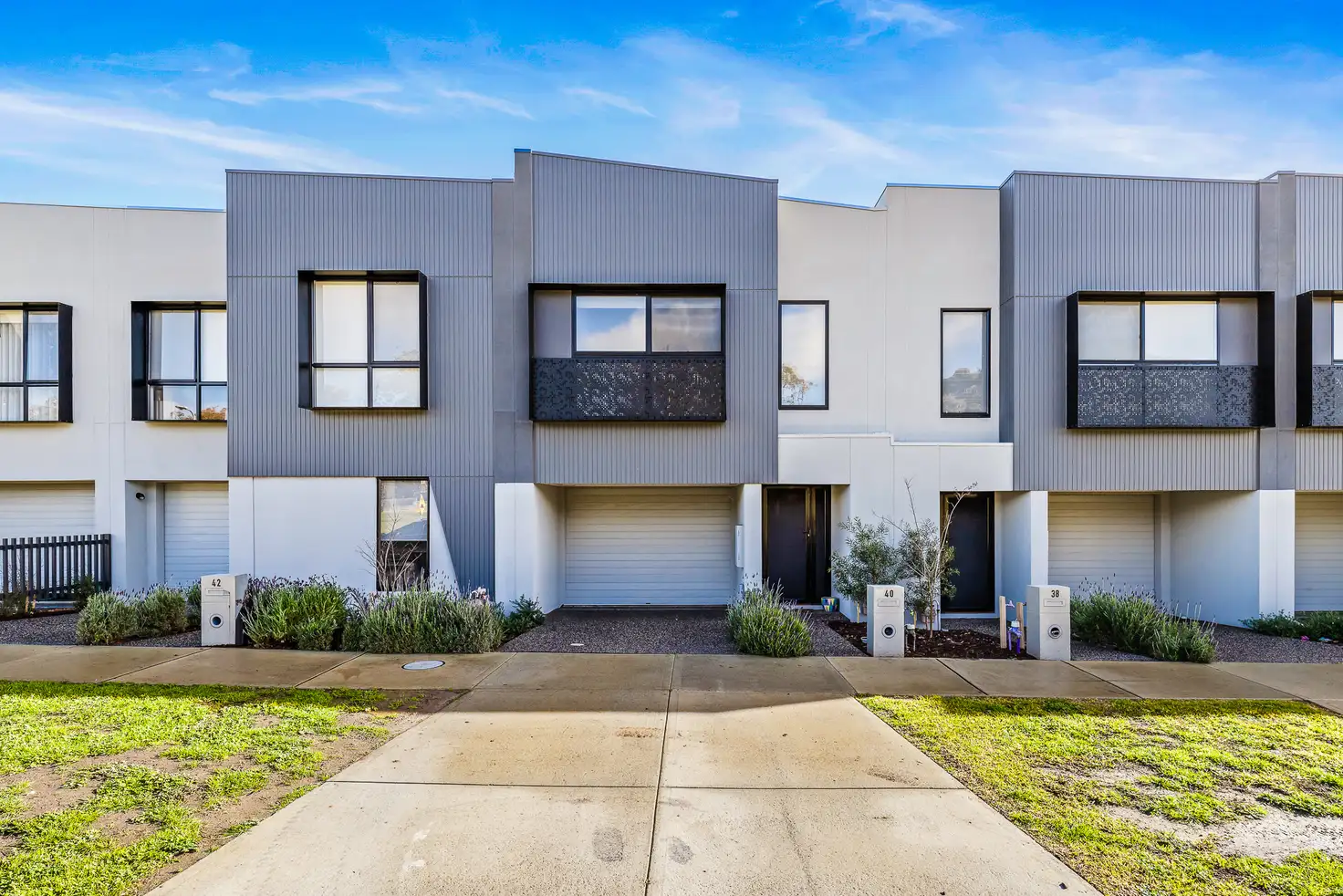 Main view of Homely townhouse listing, 40 Ambassador Circuit, Cranbourne South VIC 3977