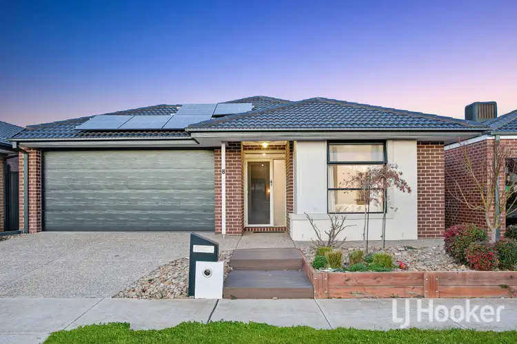8 Antonio Drive, Melton South VIC 3338