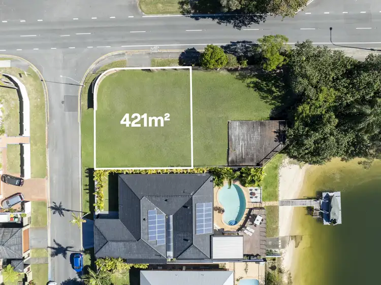 2 Weatherly Avenue, Mermaid Waters QLD 4218