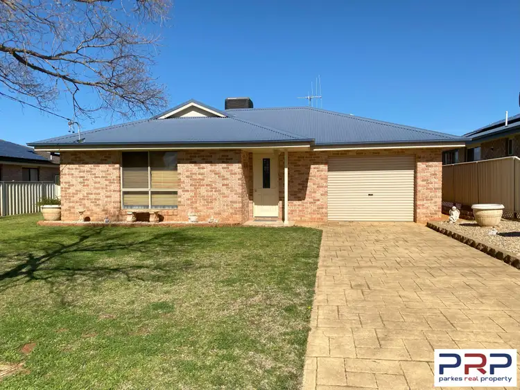7 Guillan Place, Parkes NSW 2870