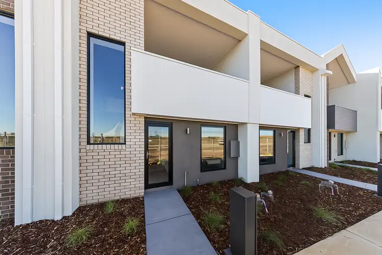 16 Locanda Walk, Clyde North VIC 3978