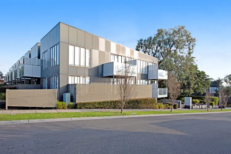 15/4 Yarra Bing Cres, Burwood VIC 3125