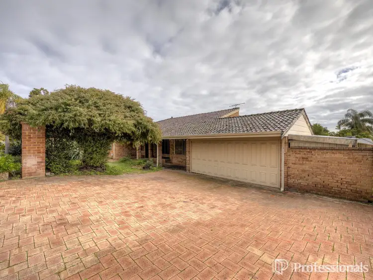 18 Peak View, Ballajura WA 6066