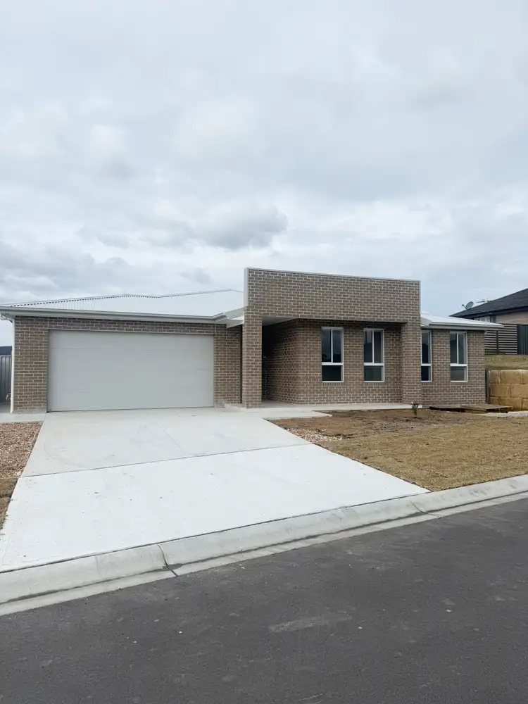 43 Hillcrest Avenue, Bowenfels NSW 2790