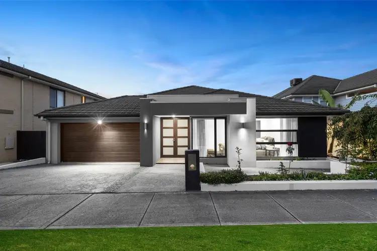 33 Rossiter Retreat, Cranbourne North VIC 3977