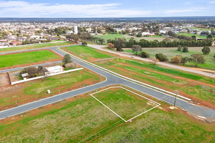 1 Becker Street, Temora NSW 2666