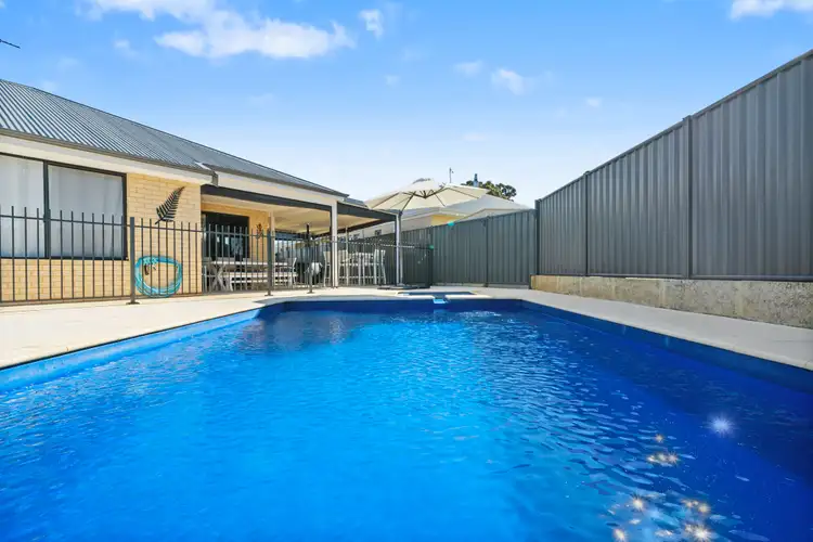 16 Bradley Street, Lakelands WA 6180