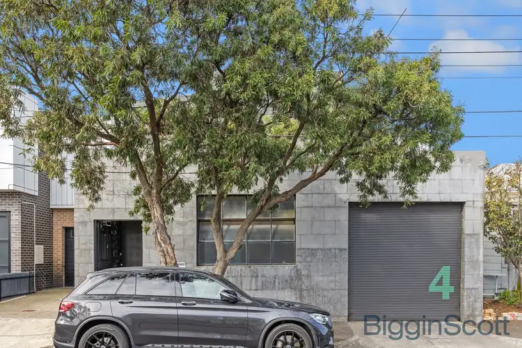 4 Deakin Street