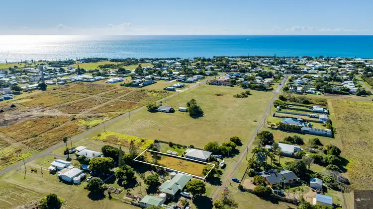42 Hansen Street, Burnett Heads QLD 4670