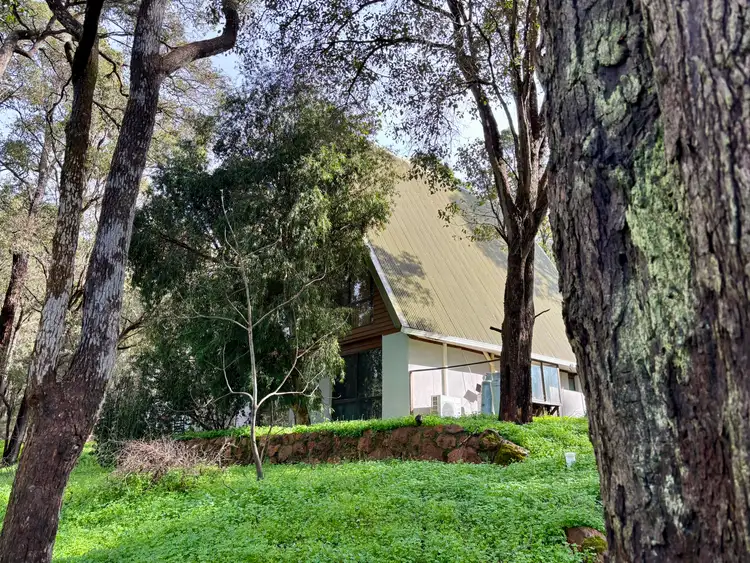11 Holyoake Road, Dwellingup WA 6213