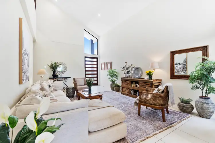 7023 Vista Drive, Benowa QLD 4217