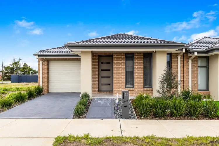 24 Clelland Way, Clyde North VIC 3978
