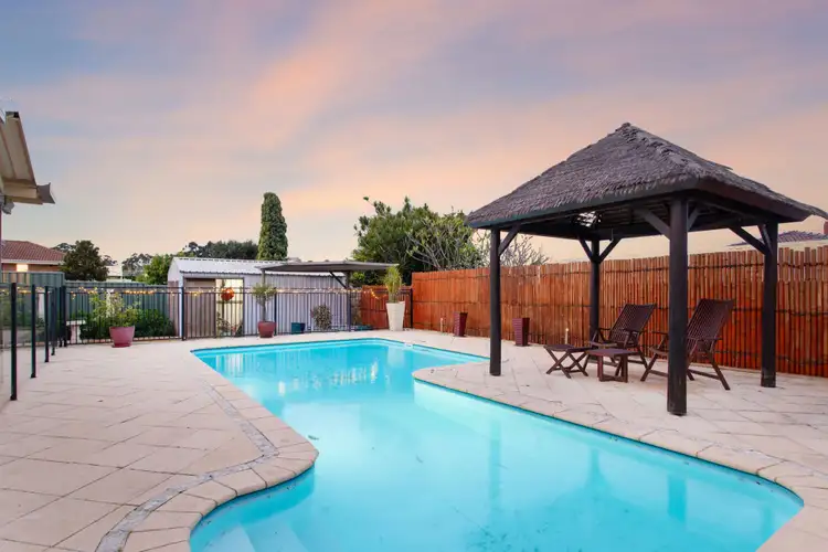 16 Bredgar Way, Marangaroo WA 6064