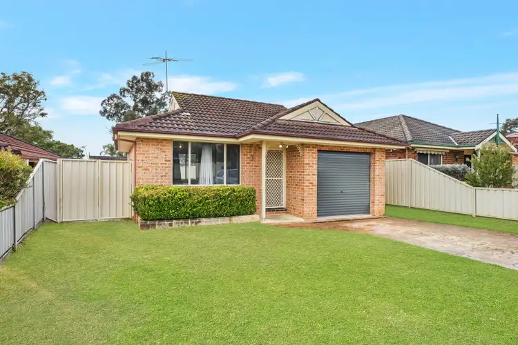 70 Carbasse Crescent, St Helens Park NSW 2560