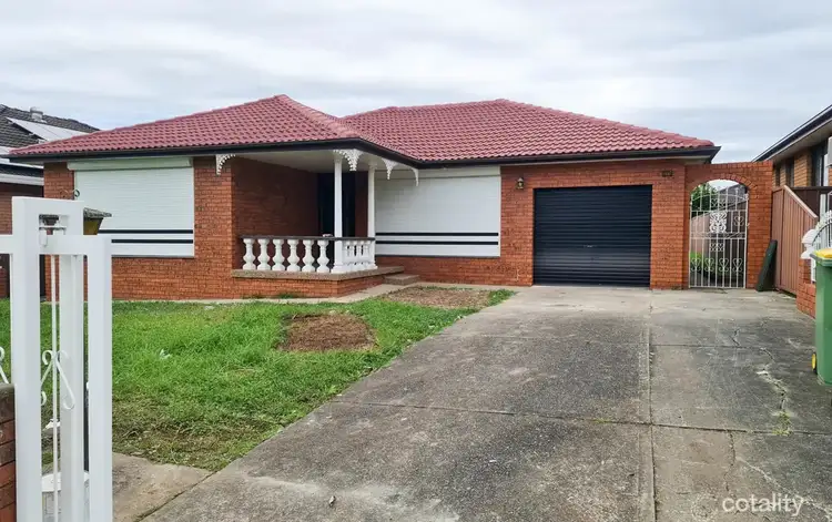 18 Flemington Street, St Johns Park NSW 2176