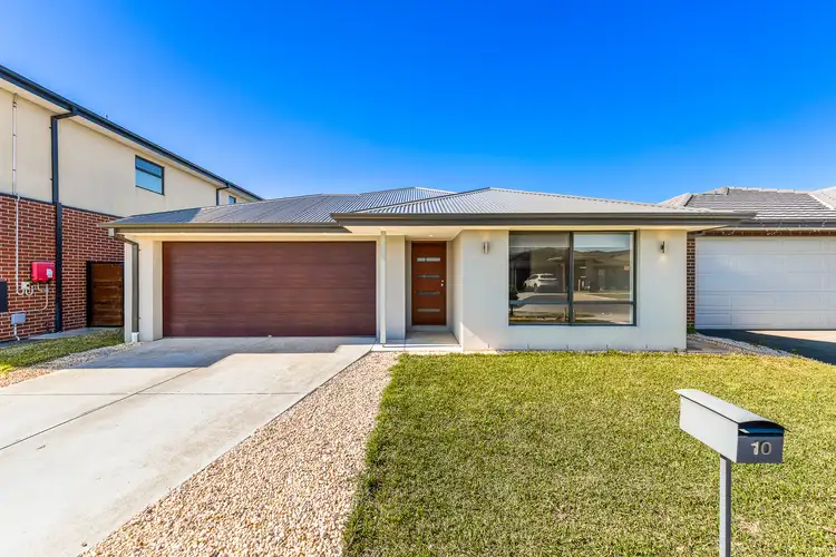 10 Maverick Crescent, Clyde North VIC 3978