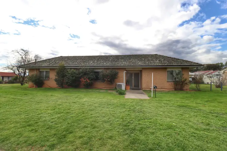 6 Duffey Avenue, Cowra NSW 2794