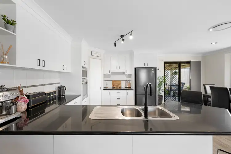 37 Waratah Street, Kin Kora QLD 4680