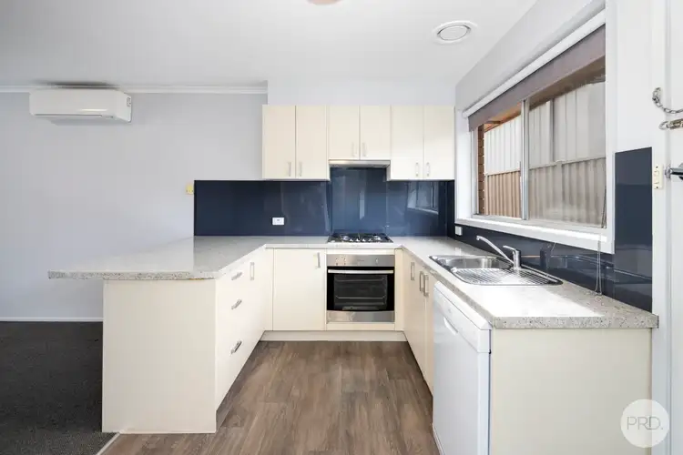 3/4 Marie Crescent, Wendouree VIC 3355