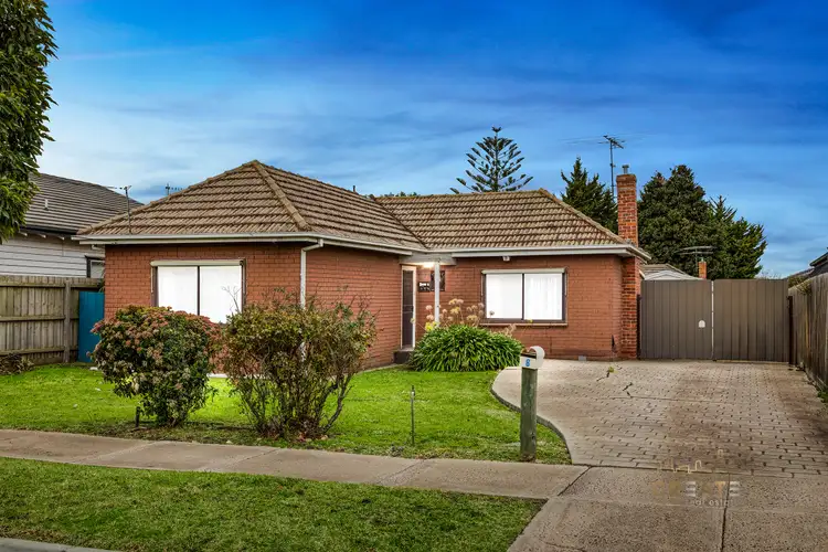 8 Tudor Road, Sunshine North VIC 3020