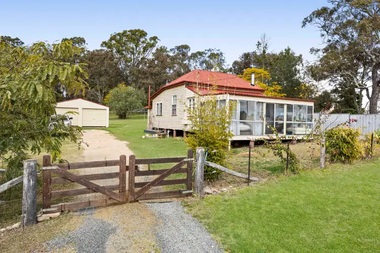 10 Edward Street, Goombungee QLD 4354