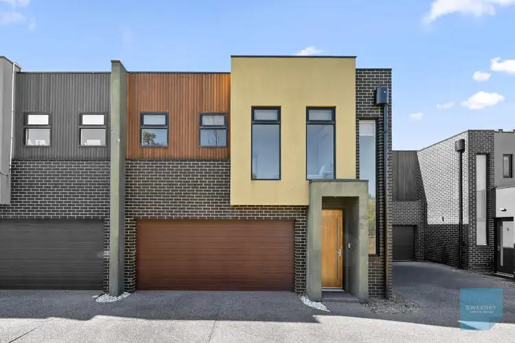 4/5-6 Chelsworth Place, Caroline Springs VIC 3023