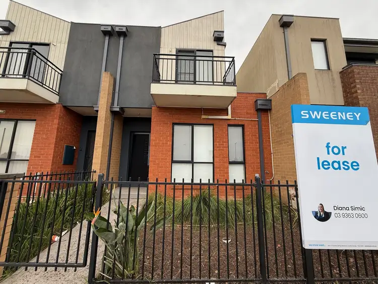 2/30 College Street, Caroline Springs VIC 3023