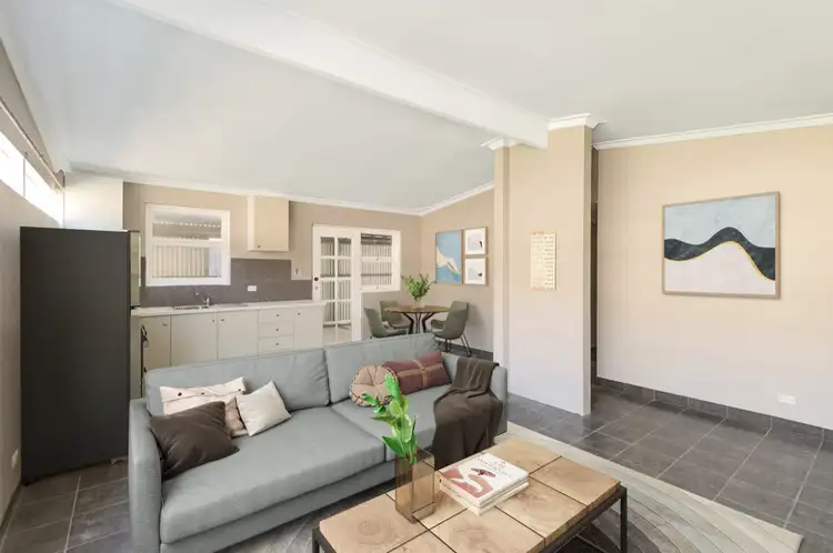16 Crawford Road, Orelia WA 6167