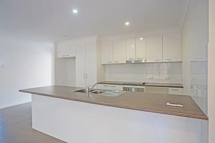 8 Bowerbird Crescent, Dakabin QLD 4503