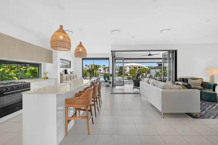 32 Harbour Rise, Hope Island QLD 4212