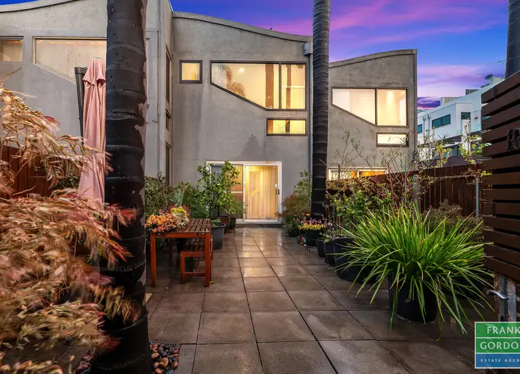 10/15 Beach Street, Port Melbourne VIC 3207