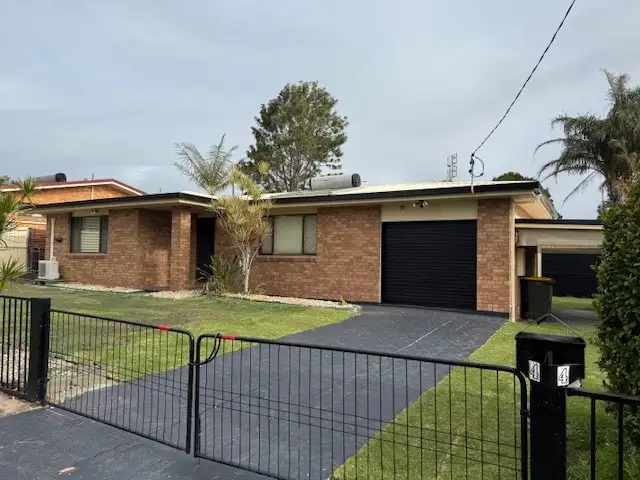 4 Ross Street, Urangan QLD 4655