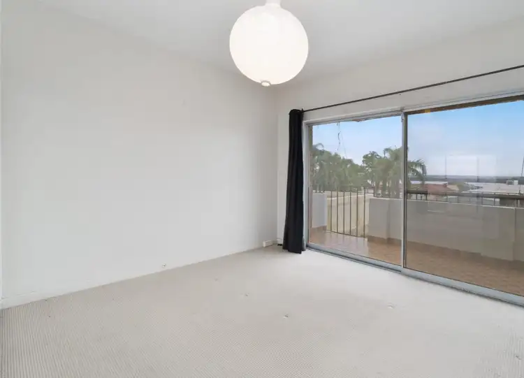 Fourth view of Homely unit listing, 162B River Way, Salter Point WA 6152