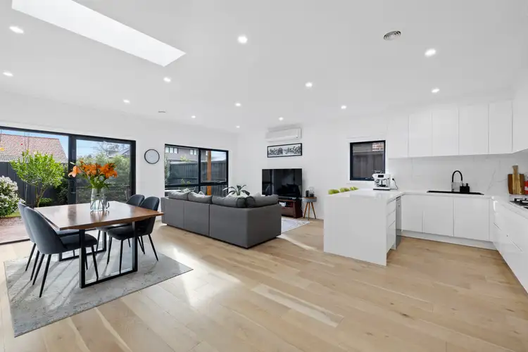 Main view of Homely townhouse listing, 2/7 Clairmont Ave, Bentleigh VIC 3204