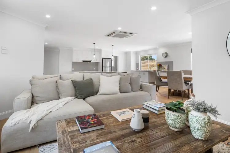 513 Old Cleveland Road East