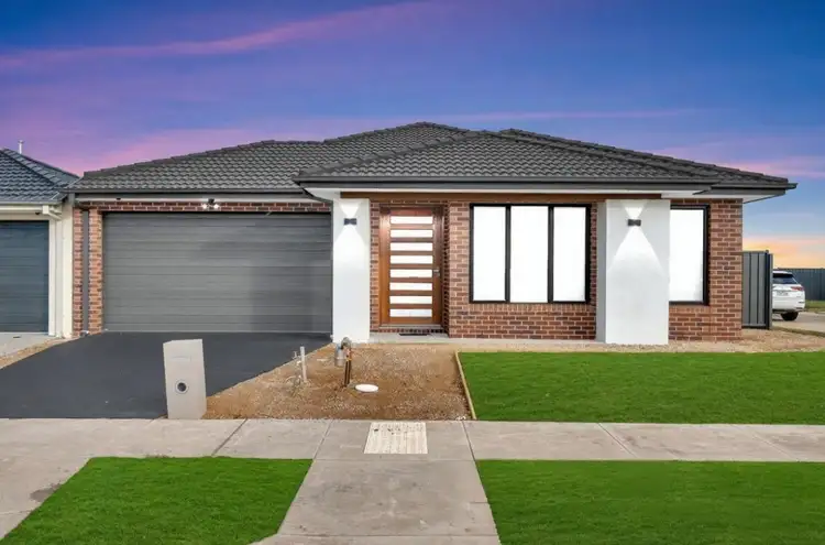 82 Pintail Drive, Melton South VIC 3338