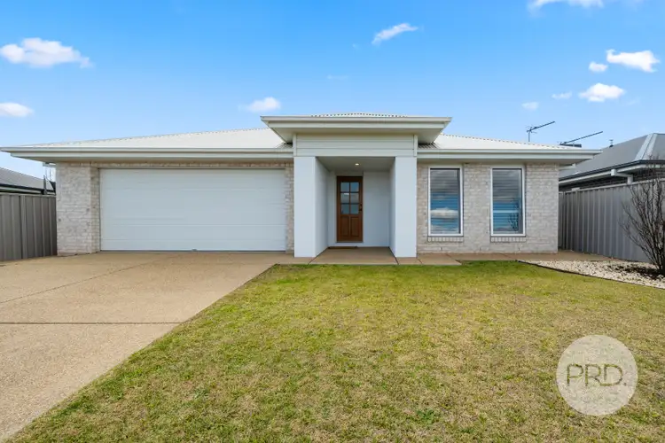 28 Turramia Crescent, Gobbagombalin NSW 2650